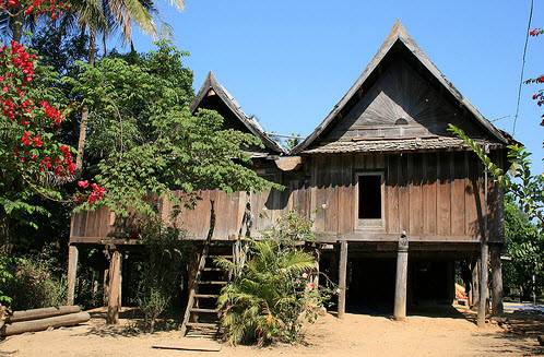 Điểm Du Lịch Buôn Ma Thuột: Nhà Cổ Người Lào - Ảnh 2