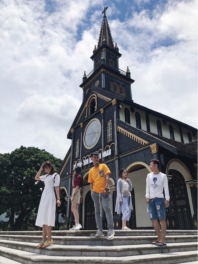 Nhà Thờ Gỗ Kon Tum Tại Tây Nguyên - Ảnh 2