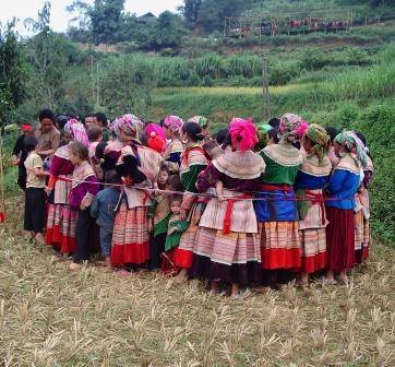 Tục thờ cúng thần linh của người Mơ Leng Tục thờ cúng thần linh của người Mơ Leng