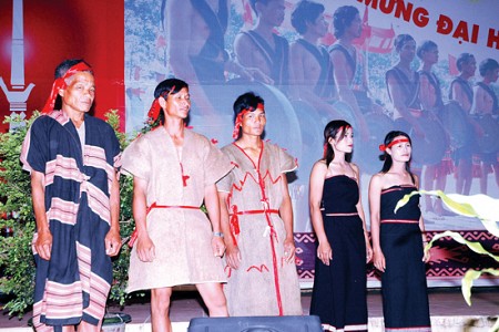 Áo vỏ cây - Báu vật người Hà Lăng