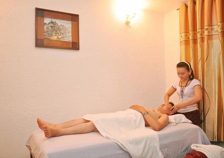 Khách Sạn Bạch Mã