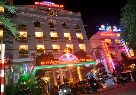 Khách Sạn Bạch Mã