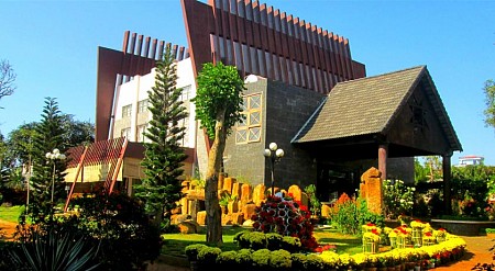 Khách Sạn Coffe Tour Resort Buôn Ma Thuột