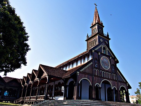 Khám phá nhà thờ gỗ Kon Tum có tuổi đời hơn 100 năm