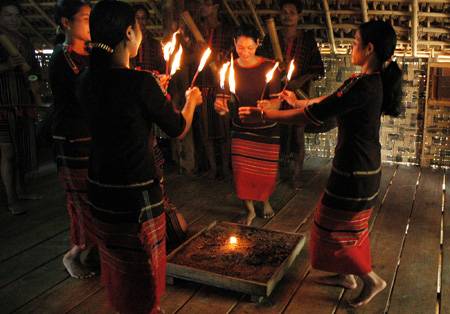 Lễ nhóm lửa - Phong tục người Tày