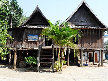 Nhà Cổ Người Lào
