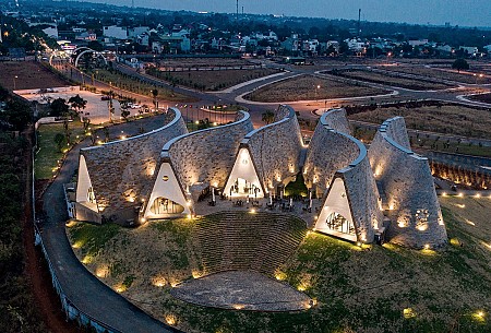 Buôn Mê Thuột – Hồ Lak – Núi Đá Voi - Núi Đá Tình Yêu - Chùa Sắc Tứ Khải Đoan - Bảo Tàng Thế Giới Café | 1 ngày (VTN10)