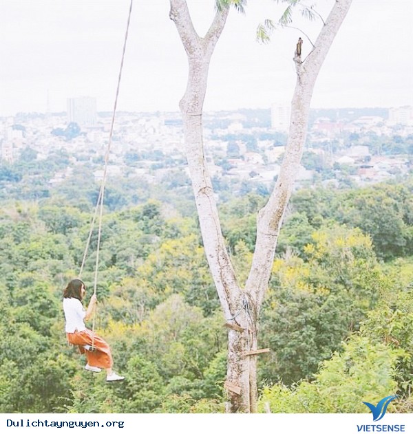 Cảm giác mạnh ngồi xích đu lơ lửng giữa không trung - Ảnh 1