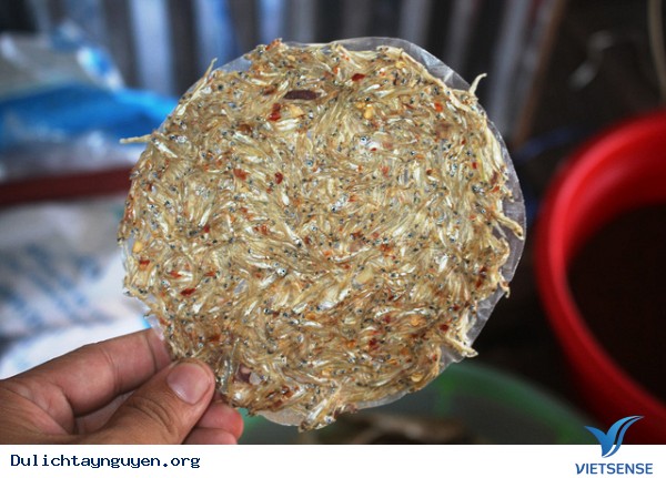 Đặc sản bánh tráng cá cơm Kon Tum - Ảnh 2