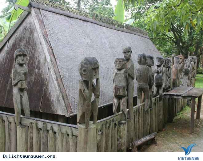 Độc Đáo Tục Bỏ Mả Của Đồng Bào Thiểu Số Ở Tây Nguyên - Ảnh 1