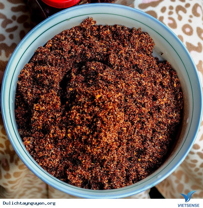 Muối kiến vàng và bò một nắng