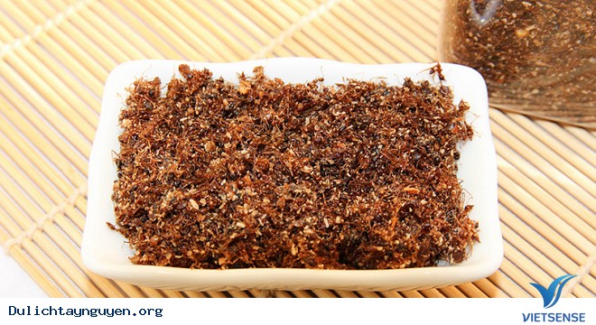 Món bò tái bóp kiến vàng