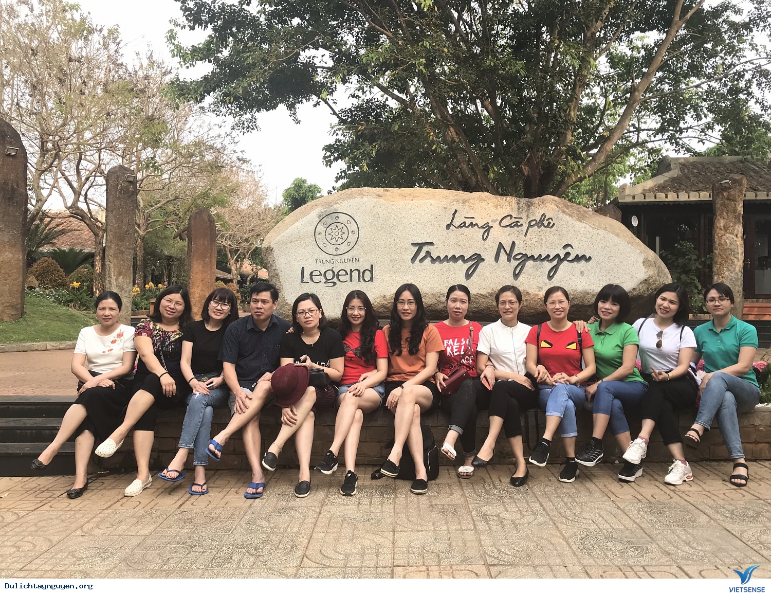 Ảnh đoàn Hà Nội - Côn Đảo - Tây Nguyên ngày 03-10/03 - Ảnh 7 Ảnh đoàn Hà Nội - Côn Đảo - Tây Nguyên ngày 03-10/03 - Ảnh 7