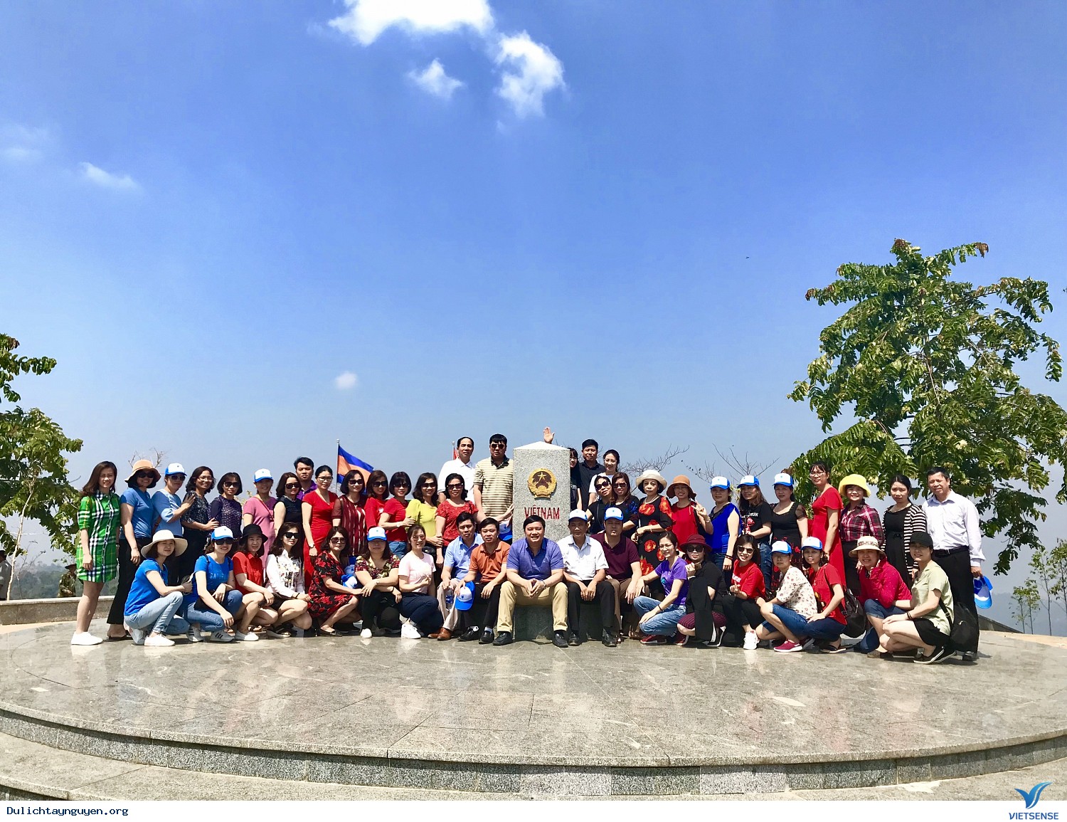 Ảnh đoàn Hà Nội - Côn Đảo - Tây Nguyên ngày 03-10/03 - Ảnh 11 Ảnh đoàn Hà Nội - Côn Đảo - Tây Nguyên ngày 03-10/03 - Ảnh 11