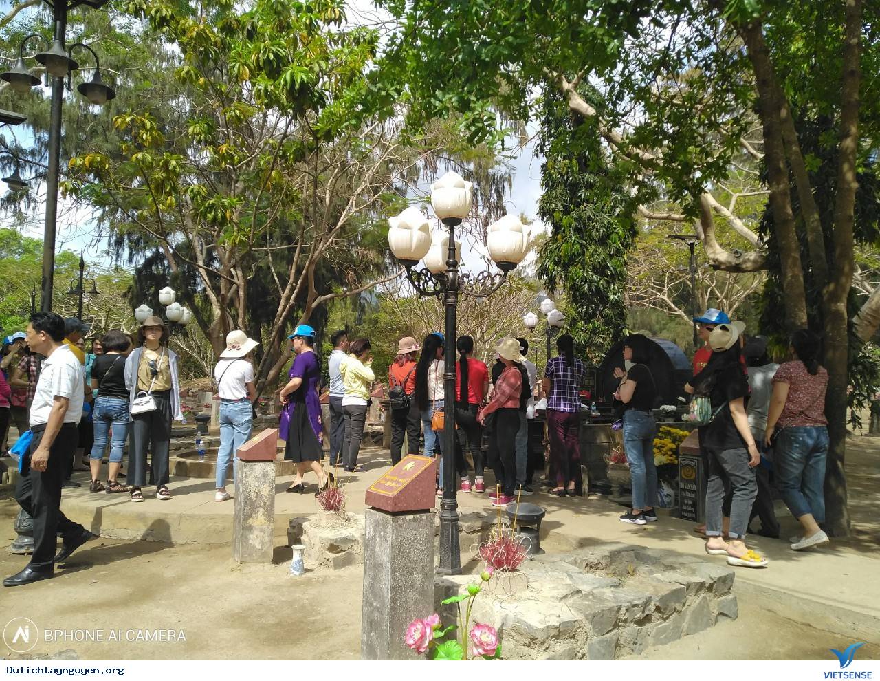 Ảnh đoàn Hà Nội - Côn Đảo - Tây Nguyên ngày 03-10/03 - Ảnh 4 Ảnh đoàn Hà Nội - Côn Đảo - Tây Nguyên ngày 03-10/03 - Ảnh 4