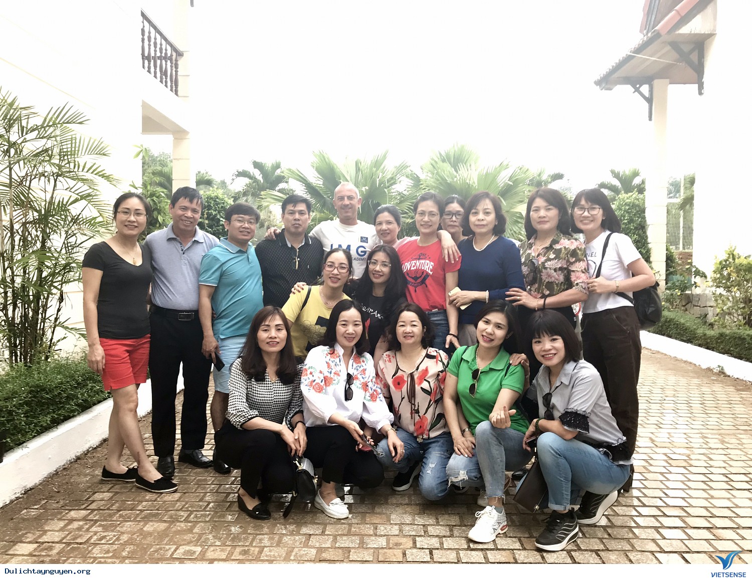Ảnh đoàn Hà Nội - Côn Đảo - Tây Nguyên ngày 03-10/03 - Ảnh 10 Ảnh đoàn Hà Nội - Côn Đảo - Tây Nguyên ngày 03-10/03 - Ảnh 10