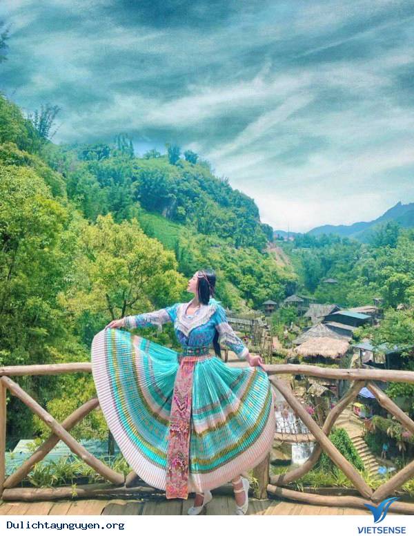 Các trang phục hành trình Buôn Mê Thuột đơn giản, nhẹ nhàng - Ảnh 1 Các trang phục hành trình Buôn Mê Thuột đơn giản, nhẹ nhàng - Ảnh 1