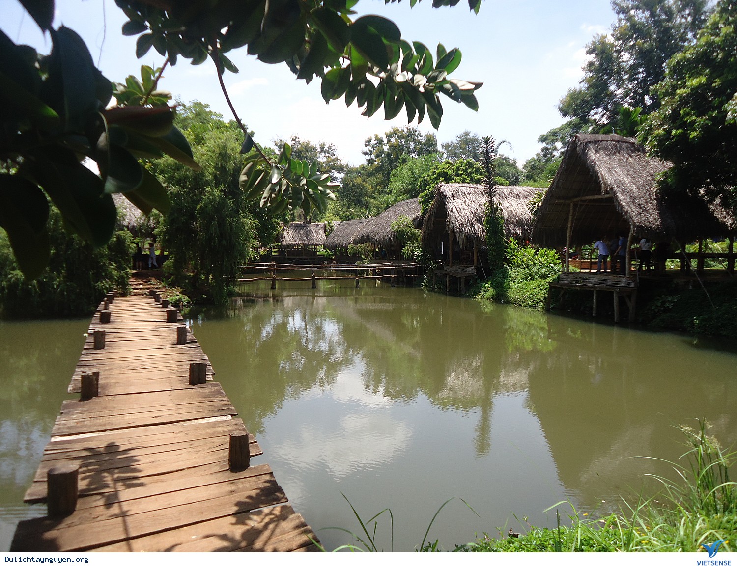 Buôn Ako Dhong - Ảnh 1 Buôn Ako Dhong - Ảnh 1