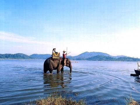 Điểm Du Lịch Buôn Ma Thuột: Hồ Lak - Ảnh 1 Điểm Du Lịch Buôn Ma Thuột: Hồ Lak - Ảnh 1