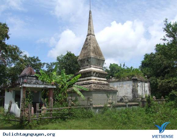 Điểm Du Lịch Buôn Ma Thuột: Khu Nhà Mồ Tù Trưởng Khunjunob & R'leo K'Nul - Ảnh 1 Điểm Du Lịch Buôn Ma Thuột: Khu Nhà Mồ Tù Trưởng Khunjunob & R'leo K'Nul - Ảnh 1