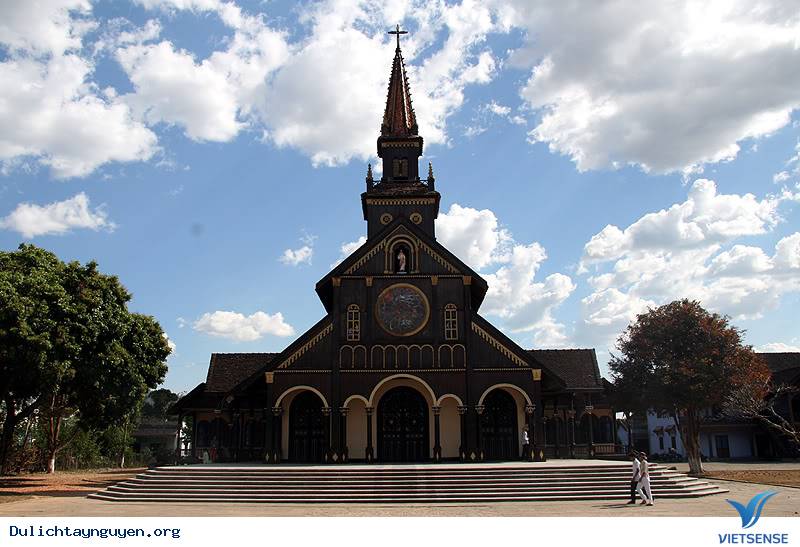 Khám phá nhà thờ gỗ Kon Tum có tuổi đời hơn 100 năm - Ảnh 2