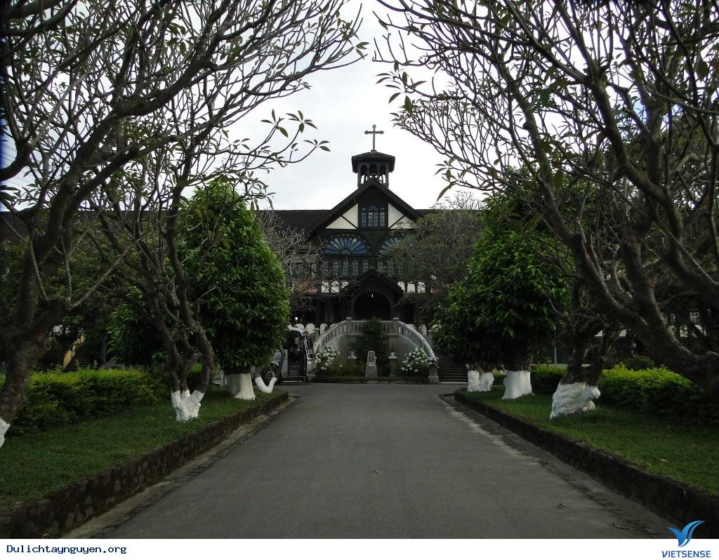 Tòa Giám Mục Kon Tum - Ảnh 1