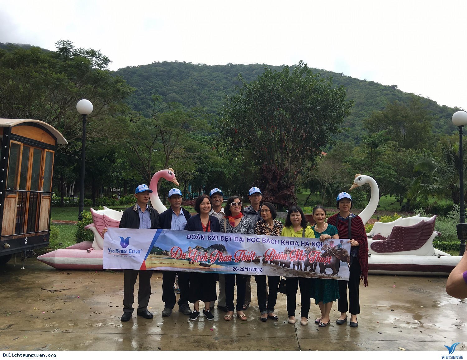 Đoàn khách ‘’K21 Dệt’’ – trường đại học Bách Khoa Hà Nội - Ảnh 2 Đoàn khách ‘’K21 Dệt’’ – trường đại học Bách Khoa Hà Nội - Ảnh 2