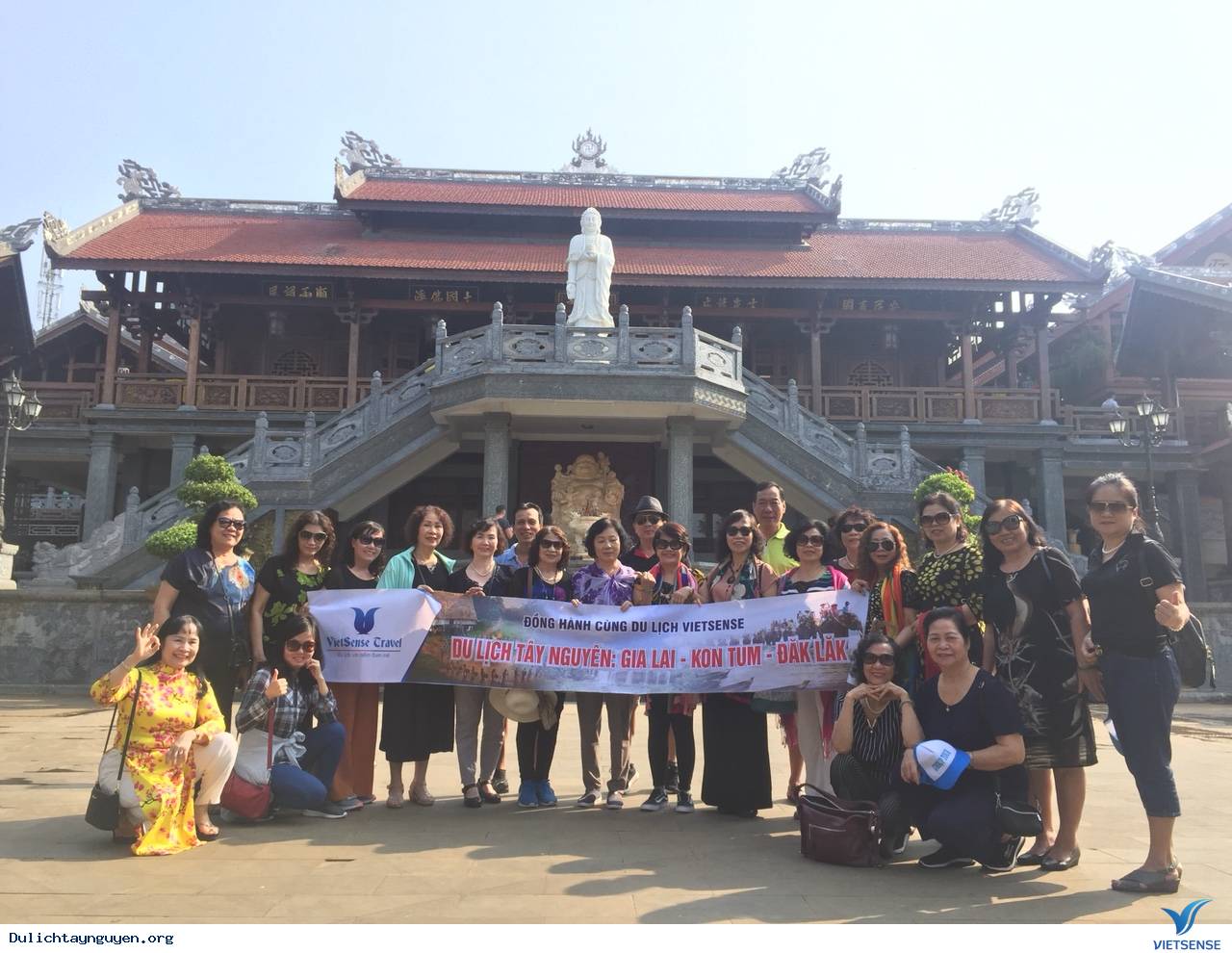 Hình ảnh Đoàn Khách Thăm Quan Tây Nguyên 06-09.04 - Ảnh 2 Hình ảnh Đoàn Khách Thăm Quan Tây Nguyên 06-09.04 - Ảnh 2