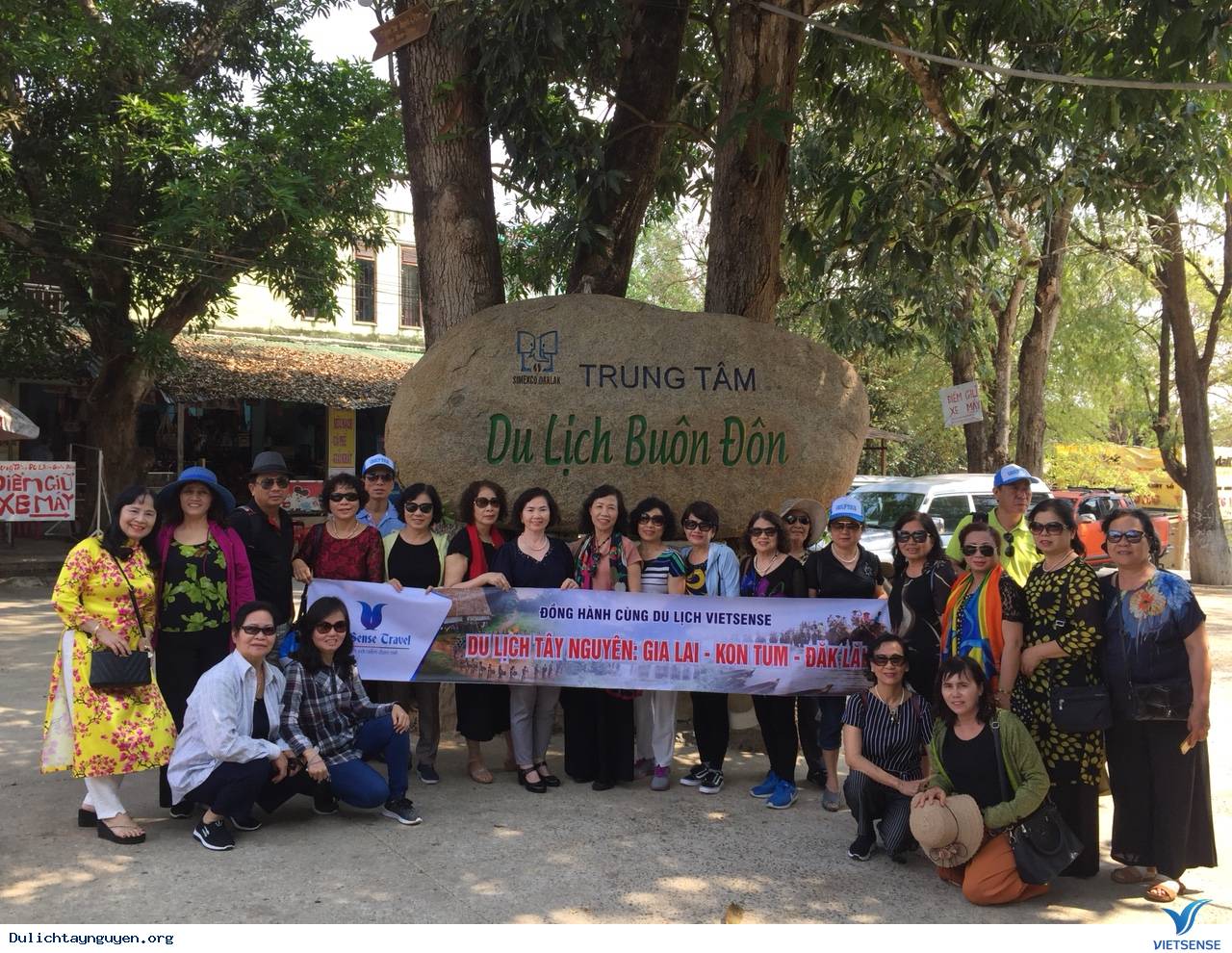 Hình ảnh Đoàn Khách Thăm Quan Tây Nguyên 06-09.04 - Ảnh 1 Hình ảnh Đoàn Khách Thăm Quan Tây Nguyên 06-09.04 - Ảnh 1