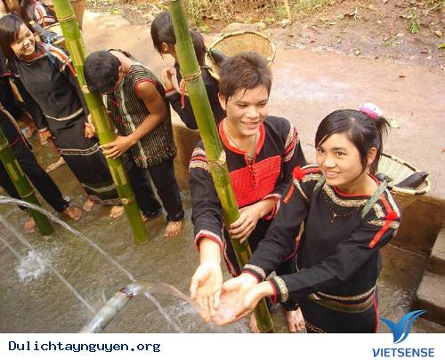 Lễ cúng thần nước của người Ê đê Lễ cúng thần nước của người Ê đê