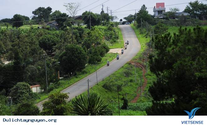 Một cảnh lãng mạn giữa Du Lãng và Ba Mến trên sông. Một cảnh lãng mạn giữa Du Lãng và Ba Mến trên sông.