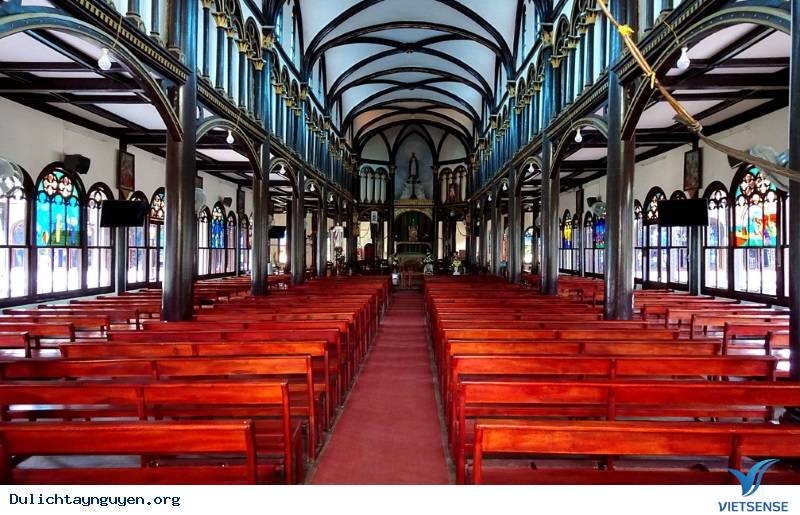 Khám phá nhà thờ chánh tòa Kon Tum - Ảnh 2