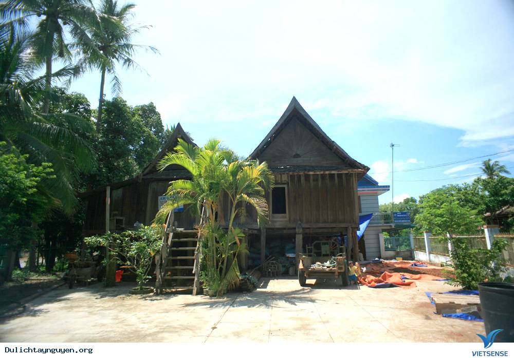 Nhà sàn cổ của vua voi Ama Kong (Đắk Lắk) Nhà sàn cổ của vua voi Ama Kong (Đắk Lắk)