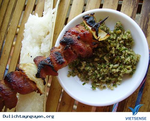 Thưởng thức ẩm thực địa phương Thưởng thức ẩm thực địa phương