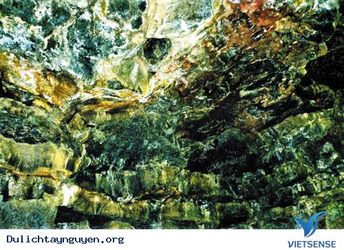 Tây Nguyên Phát Hiện Hang Động Núi Lửa Đẹp Nhất Đông Nam Á - Ảnh 2