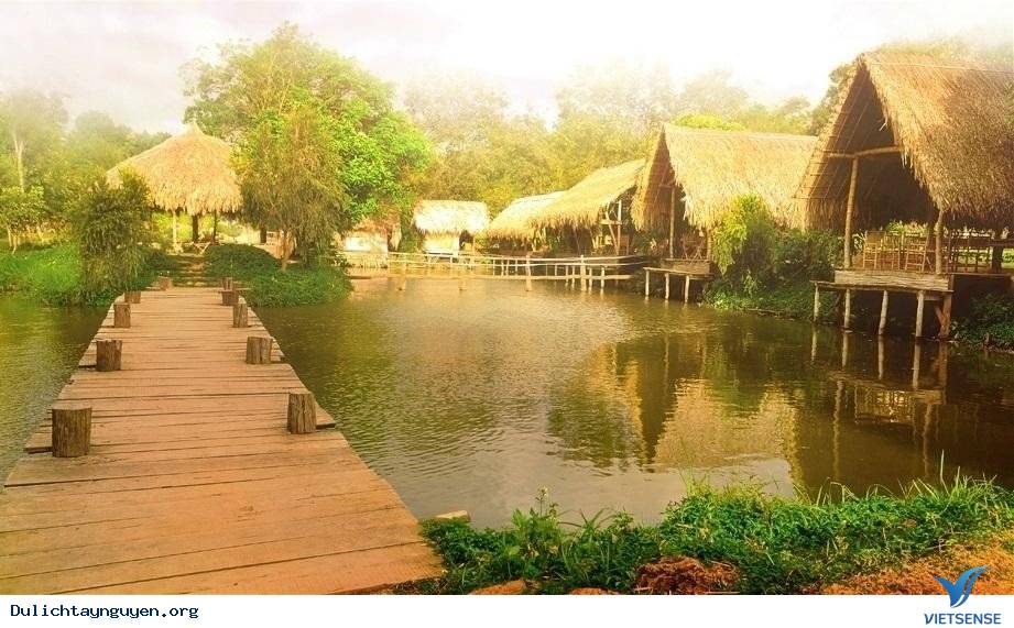 Tham quan làng Ako Dhong Tham quan làng Ako Dhong