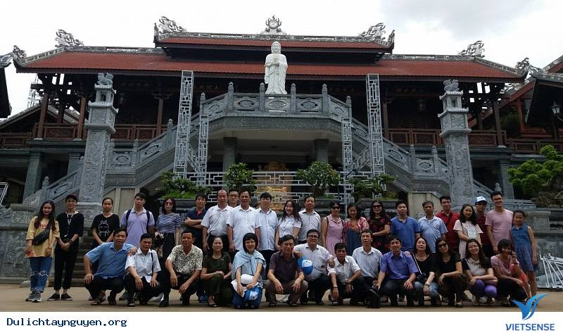 xe đón đoàn viếng thăm chùa Sắc Tứ Khải Đoan